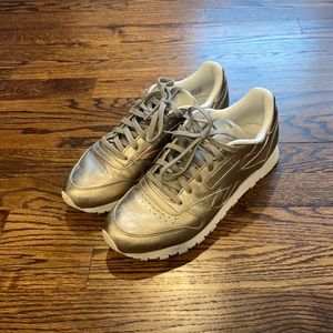 Champagne metallic classic Reeboks